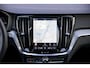 Volvo V60 2.0 T6 Plug-in hybrid AWD Ultra Dark | Sportstoelen | Schuif-/Kanteldak | Full-LED | Adaptieve Cruise Control | Head-Up Display | Stoelverwarming Voor en Achter | 19" | Getint Glas | Harman Kardon Audio | BLIS |