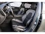 Volvo V60 2.0 T6 Plug-in hybrid AWD Ultra Dark | Sportstoelen | Schuif-/Kanteldak | Full-LED | Adaptieve Cruise Control | Head-Up Display | Stoelverwarming Voor en Achter | 19" | Getint Glas | Harman Kardon Audio | BLIS |
