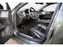Volvo V60 2.0 T6 Plug-in hybrid AWD Ultra Dark | Sportstoelen | Schuif-/Kanteldak | Full-LED | Adaptieve Cruise Control | Head-Up Display | Stoelverwarming Voor en Achter | 19" | Getint Glas | Harman Kardon Audio | BLIS |