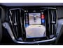 Volvo V60 2.0 T6 Plug-in hybrid AWD Ultra Dark | Sportstoelen | Schuif-/Kanteldak | Full-LED | Adaptieve Cruise Control | Head-Up Display | Stoelverwarming Voor en Achter | 19" | Getint Glas | Harman Kardon Audio | BLIS |
