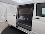 Volkswagen Transporter 2.0 TDI L2H1 28 | Trekhaak | Camera | Parkeerhulp | Versterkte Vering | Laadruimte Betimmering | Carplay |
