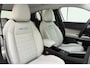 Fiat 600 1.2 Hybrid La Prima | Camera | Elektrische achterklep | 18'' lichtmetalen velgen | Lederen bekleding | Stoelmassage