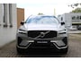 Volvo XC60 T6 Plug-in hybrid AWD Plus Dark | Verwarmbare voorstoelen + achterbank | Apple carplay/Android auto | Verwarmbaar stuurwiel | 19 inch Lichtmetalen velgen | 360 graden camera | Elektrisch verstelbare stoelen met memory | Blind spot | Keyless-entry | Trekhaak