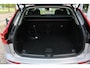 Volvo XC60 T6 Plug-in hybrid AWD Plus Dark | Verwarmbare voorstoelen + achterbank | Apple carplay/Android auto | Verwarmbaar stuurwiel | 19 inch Lichtmetalen velgen | 360 graden camera | Elektrisch verstelbare stoelen met memory | Blind spot | Keyless-entry | Trekhaak