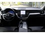 Volvo XC60 T6 Plug-in hybrid AWD Plus Dark | Verwarmbare voorstoelen + achterbank | Apple carplay/Android auto | Verwarmbaar stuurwiel | 19 inch Lichtmetalen velgen | 360 graden camera | Elektrisch verstelbare stoelen met memory | Blind spot | Keyless-entry | Trekhaak
