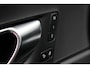 Volvo XC60 T6 Plug-in hybrid AWD Plus Dark | Verwarmbare voorstoelen + achterbank | Apple carplay/Android auto | Verwarmbaar stuurwiel | 19 inch Lichtmetalen velgen | 360 graden camera | Elektrisch verstelbare stoelen met memory | Blind spot | Keyless-entry | Trekhaak
