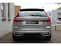 Volvo XC60 T6 Plug-in hybrid AWD Plus Dark | Verwarmbare voorstoelen + achterbank | Apple carplay/Android auto | Verwarmbaar stuurwiel | 19 inch Lichtmetalen velgen | 360 graden camera | Elektrisch verstelbare stoelen met memory | Blind spot | Keyless-entry | Trekhaak