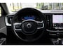 Volvo XC60 T6 Plug-in hybrid AWD Plus Dark | Verwarmbare voorstoelen + achterbank | Apple carplay/Android auto | Verwarmbaar stuurwiel | 19 inch Lichtmetalen velgen | 360 graden camera | Elektrisch verstelbare stoelen met memory | Blind spot | Keyless-entry | Trekhaak