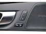 Volvo XC60 T6 Recharge AWD Ultimate Bright | Long Range | Stoelverwarmig | Trekhaak | 360° Camera | Leder | Pilot Assist | Keyless