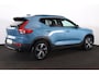 Volvo XC40 B4 Plus Dark - Panorama/schuifdak - IntelliSafe Assist & Surround - 360º Camera - Harman/Kardon audio - Adaptieve LED koplampen - Verwarmde voorstoelen & stuur - Parkeersensoren voor & achter - Elektr. bedienb. voorstoelen met geheugen links - Draadloze tel. lader - Extra getint glas - 18' LMV