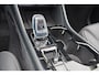 Volvo XC40 B4 Plus Dark - Panorama/schuifdak - IntelliSafe Assist & Surround - 360º Camera - Harman/Kardon audio - Adaptieve LED koplampen - Verwarmde voorstoelen & stuur - Parkeersensoren voor & achter - Elektr. bedienb. voorstoelen met geheugen links - Draadloze tel. lader - Extra getint glas - 18' LMV