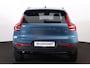 Volvo XC40 B4 Plus Dark - Panorama/schuifdak - IntelliSafe Assist & Surround - 360º Camera - Harman/Kardon audio - Adaptieve LED koplampen - Verwarmde voorstoelen & stuur - Parkeersensoren voor & achter - Elektr. bedienb. voorstoelen met geheugen links - Draadloze tel. lader - Extra getint glas - 18' LMV
