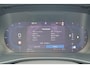 Volvo XC40 B4 Plus Dark - Panorama/schuifdak - IntelliSafe Assist & Surround - 360º Camera - Harman/Kardon audio - Adaptieve LED koplampen - Verwarmde voorstoelen & stuur - Parkeersensoren voor & achter - Elektr. bedienb. voorstoelen met geheugen links - Draadloze tel. lader - Extra getint glas - 18' LMV
