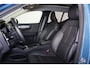 Volvo XC40 B4 Plus Dark - Panorama/schuifdak - IntelliSafe Assist & Surround - 360º Camera - Harman/Kardon audio - Adaptieve LED koplampen - Verwarmde voorstoelen & stuur - Parkeersensoren voor & achter - Elektr. bedienb. voorstoelen met geheugen links - Draadloze tel. lader - Extra getint glas - 18' LMV