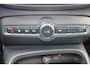 Volvo XC40 B4 Plus Dark - Panorama/schuifdak - IntelliSafe Assist & Surround - 360º Camera - Harman/Kardon audio - Adaptieve LED koplampen - Verwarmde voorstoelen & stuur - Parkeersensoren voor & achter - Elektr. bedienb. voorstoelen met geheugen links - Draadloze tel. lader - Extra getint glas - 18' LMV