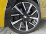 Peugeot e-208 EV GT Pack 50 kWh | Adaptive cruise control | Navigatie | Achteruitrijcamera | Alcantara bekleding | Lichtmetalen velgen 17 inch | Panorama dak | Afneembare trekhaak voor fietsendrager | Keyless entry en start | Extra getint glas | Stoelverwarming