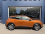 Peugeot 2008 1.2 Turbo 130PK Active | Trekhaak 1200KG | All Season banden | Navigatie | DAB | Apple carplay | Hoge zitpositie | Parkeersensoren | Climate Control | Cruise Control | Lichtmetalen velgen |