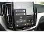 Volvo XC60 T6 Plug-in hybrid AWD Plus Black Edition | Demo Deal | 360 Camera | Adaptive Cruise & Pilot Assist | Schuif-/kanteldak | Dodehoekdetectie Met Correctie | Draadloze Telefoonlader  | Rijstrooksensor Met Correctie | Keyless Entry  | Stuurwielverwarming | Extra getint glas achter | Luchtvering