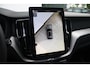 Volvo XC60 T6 Plug-in hybrid AWD Plus Black Edition | Demo Deal | 360 Camera | Adaptive Cruise & Pilot Assist | Schuif-/kanteldak | Dodehoekdetectie Met Correctie | Draadloze Telefoonlader  | Rijstrooksensor Met Correctie | Keyless Entry  | Stuurwielverwarming | Extra getint glas achter | Luchtvering