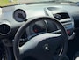 Peugeot 107 1.0-12V XS ,Airco,beschadigde rechter zijde!