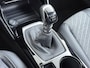 Peugeot 2008 SUV Allure 100pk | Automatische Airco | Navigatie via Apple Carplay en Android auto | Cruise control | Parkeersensoren achter | 17 inch lichtmetalen velgen | Led koplampen