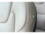 Volvo XC90 T8 Plug-in hybrid AWD Ultra Bright | Demo Deal | Luchtvering | Geventileerd leer met stoelkoeling | voorstoel(en) met massagefunctie | Google Navigatie | Head Up Display | Bowers & Wilkins audiosysteem | Standkachel | Stoelverwarming | 360° Parkeercamera | Extra getint glas