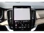 Volvo XC90 T8 Plug-in hybrid AWD Ultra Bright | Demo Deal | Luchtvering | Geventileerd leer met stoelkoeling | voorstoel(en) met massagefunctie | Google Navigatie | Head Up Display | Bowers & Wilkins audiosysteem | Standkachel | Stoelverwarming | 360° Parkeercamera | Extra getint glas