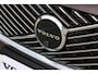 Volvo XC90 T8 Plug-in hybrid AWD Ultra Bright | Demo Deal | Luchtvering | Geventileerd leer met stoelkoeling | voorstoel(en) met massagefunctie | Google Navigatie | Head Up Display | Bowers & Wilkins audiosysteem | Standkachel | Stoelverwarming | 360° Parkeercamera | Extra getint glas
