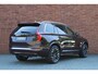 Volvo XC90 T8 Plug-in hybrid AWD Ultra Bright | Demo Deal | Luchtvering | Geventileerd leer met stoelkoeling | voorstoel(en) met massagefunctie | Google Navigatie | Head Up Display | Bowers & Wilkins audiosysteem | Standkachel | Stoelverwarming | 360° Parkeercamera | Extra getint glas