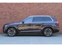 Volvo XC90 T8 Plug-in hybrid AWD Ultra Bright | Demo Deal | Luchtvering | Geventileerd leer met stoelkoeling | voorstoel(en) met massagefunctie | Google Navigatie | Head Up Display | Bowers & Wilkins audiosysteem | Standkachel | Stoelverwarming | 360° Parkeercamera | Extra getint glas
