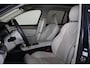 Volvo XC90 T8 Recharge AWD Plus Dark - Luchtvering - Panorama/schuifdak - IntelliSafe Assist & Surround - 360º Camera - Bowers & Wilkins audio - Adaptieve LED koplampen - Verwarmde voorstoelen, stuur & achterbank - Parkeersensoren voor & achter - Elektr. bedienb. voorstoelen met geheugen - Geventileerde voorstoelen - Head up display - Draadloze tel. lader - Extra getint glas - Inklapbare trekhaak - 21' LMV