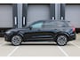 Volvo XC90 T8 Plug-in hybrid AWD Ultra Dark | | Demo Deal | Adaptieve Cruise Control met Pilot Assist | Harman Kardon audiosysteem | Elektrisch bedienbaar panoramisch schuif/-kanteldak | Elektrische voorstoelen met geheugen | Verwarmbare voorstoelen + stuurwiel | 360 Parkeercamera | Park Assist voor + achter | 4-Zone Climate Control | Head-Up Display | 21'' Lichtmetalen wielen |