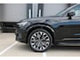 Volvo XC90 T8 Plug-in hybrid AWD Ultra Dark | | Demo Deal | Adaptieve Cruise Control met Pilot Assist | Harman Kardon audiosysteem | Elektrisch bedienbaar panoramisch schuif/-kanteldak | Elektrische voorstoelen met geheugen | Verwarmbare voorstoelen + stuurwiel | 360 Parkeercamera | Park Assist voor + achter | 4-Zone Climate Control | Head-Up Display | 21'' Lichtmetalen wielen |