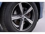 Volvo XC60 2.4 D5 AWD R-Design | ACC | BLIS | Stoelverwarming | 5 Cilinder | Getint Glas