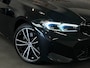 BMW 3-Serie Touring 330e xDrive|M SPORT|LCI|292PK|PANO|HUD|LASER|CAM|KEYLESS|CARBON|SFEERVERL|ACC|BLINDSPOT|DEALER OND|ELEKTR KLEP