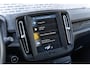 Volvo XC40 T2 Momentum Core | Navigatie | Cruise Control | Trekhaak | LED Koplampen | DAB | Apple CarPlay & Android Auto | Volvo On Call | 1600kg Trekgewicht | 17" LM