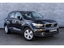 Volvo XC40 T2 Momentum Core | Navigatie | Cruise Control | Trekhaak | LED Koplampen | DAB | Apple CarPlay & Android Auto | Volvo On Call | 1600kg Trekgewicht | 17" LM