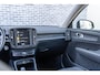 Volvo XC40 T2 Momentum Core | Navigatie | Cruise Control | Trekhaak | LED Koplampen | DAB | Apple CarPlay & Android Auto | Volvo On Call | 1600kg Trekgewicht | 17" LM