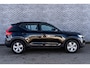 Volvo XC40 T2 Momentum Core | Navigatie | Cruise Control | Trekhaak | LED Koplampen | DAB | Apple CarPlay & Android Auto | Volvo On Call | 1600kg Trekgewicht | 17" LM