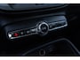 Volvo XC40 T2 Momentum Core | Navigatie | Cruise Control | Trekhaak | LED Koplampen | DAB | Apple CarPlay & Android Auto | Volvo On Call | 1600kg Trekgewicht | 17" LM