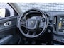 Volvo XC40 T2 Momentum Core | Navigatie | Cruise Control | Trekhaak | LED Koplampen | DAB | Apple CarPlay & Android Auto | Volvo On Call | 1600kg Trekgewicht | 17" LM