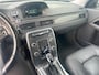 Volvo XC70 2.0 T5 FWD Summum | Trekhaak | Schuifdak | Parkeersensoren | BLIS | Cruise Control Adaptief | Lederen Bekleding | Bi-Xenon | Stoelverwarming | Elektrische Achterklep
