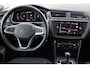 Volkswagen Tiguan Allspace 1.5 TSI Life 7p. 150PK / 110kW DSG, Elektrische achterklep, wegklapbare trekhaak, 7 zitplaatsen, vierseizoenen banden, verwarmbare voorstoelen, verwarmbaar multifunctioneel lederen stuurwiel, discover media, adaptieve cruise control (acc), lane assist, light assist, licht- en regensensor, 3-zone climatronic