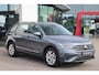 Volkswagen Tiguan Allspace 1.5 TSI Life 7p. 150PK / 110kW DSG, Elektrische achterklep, wegklapbare trekhaak, 7 zitplaatsen, vierseizoenen banden, verwarmbare voorstoelen, verwarmbaar multifunctioneel lederen stuurwiel, discover media, adaptieve cruise control (acc), lane assist, light assist, licht- en regensensor, 3-zone climatronic