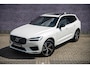 Volvo XC60 2.0 T6 Recharge AWD R-Design | Plug-in Hybrid (PHEV) | Achteruitrijcamera | Stoelverwarming | Navigatie | Apple Carplay | Android Auto | Sportstoelen | Panoramadak | Keyless Entry | BLIS | Cruise Control Adaptief
