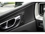 Volvo XC60 2.0 T6 Recharge AWD R-Design | Plug-in Hybrid (PHEV) | Achteruitrijcamera | Stoelverwarming | Navigatie | Apple Carplay | Android Auto | Sportstoelen | Panoramadak | Keyless Entry | BLIS | Cruise Control Adaptief
