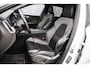 Volvo XC60 2.0 T6 Recharge AWD R-Design | Plug-in Hybrid (PHEV) | Achteruitrijcamera | Stoelverwarming | Navigatie | Apple Carplay | Android Auto | Sportstoelen | Panoramadak | Keyless Entry | BLIS | Cruise Control Adaptief