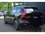 Volvo XC60 2.0 T6 Plug-in hybrid AWD Ultra Dark Panorama/schuifdak | 360 camera | Allseason banden | HarmanKardon Premium Audio | BLIS | Elektrische stoelen met geheugen functie | Semi-elektrische trekhaak