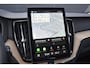 Volvo XC60 2.0 T6 Plug-in hybrid AWD Ultra Dark Panorama/schuifdak | 360 camera | Allseason banden | HarmanKardon Premium Audio | BLIS | Elektrische stoelen met geheugen functie | Semi-elektrische trekhaak
