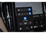 Volvo XC60 2.0 T6 Plug-in hybrid AWD Ultra Dark Panorama/schuifdak | 360 camera | Allseason banden | HarmanKardon Premium Audio | BLIS | Elektrische stoelen met geheugen functie | Semi-elektrische trekhaak